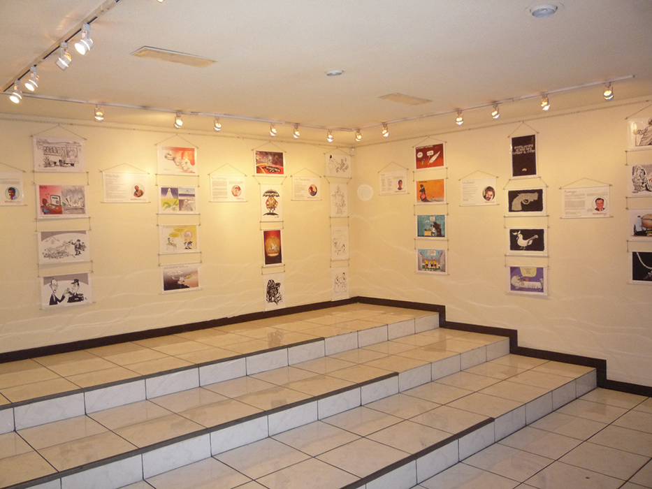 Montage de l’expo de dessins de presse sur les thèmes “Violence et corruption” avant son vernissage, dans les locaux de Flacso – Guatemala Ciudad, 8 mars 2012   Montage de l’expo de dessins de presse sur les thèmes “Violence et corruption” avant son vernissage, dans les locaux de Flacso – Guatemala Ciudad, 8 mars 2012