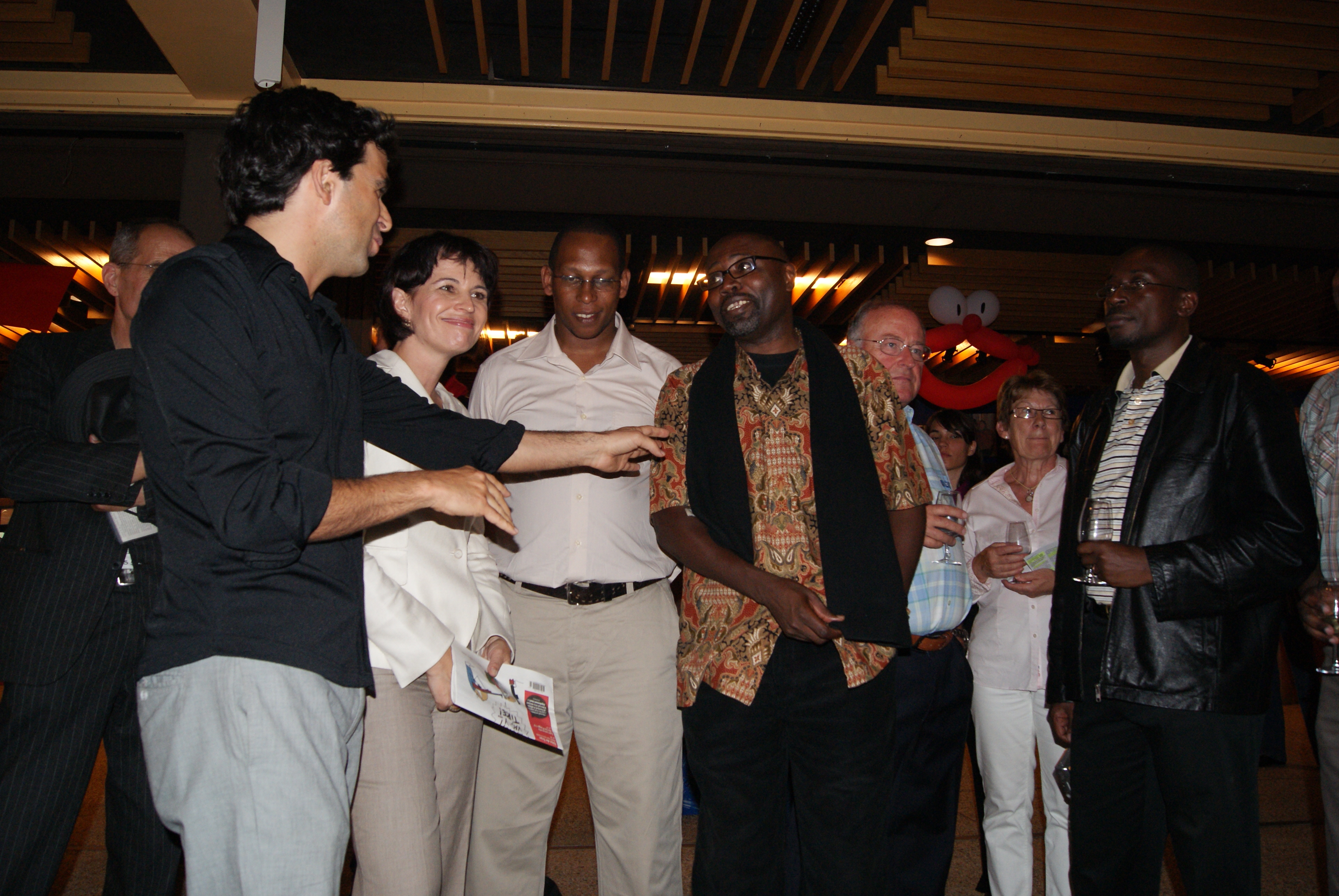 Le volet suisse: inauguration d’une expo de dessins kényans et projection des films au festival Morges-sous-Rire, en présence de la présidente de la Confédération, Doris Leuthard – Morges, 14 juin 2010   Le volet suisse: inauguration d’une expo de dessins kényans et projection des films au festival Morges-sous-Rire, en présence de la présidente de la Confédération, Doris Leuthard – Morges, 14 juin 2010